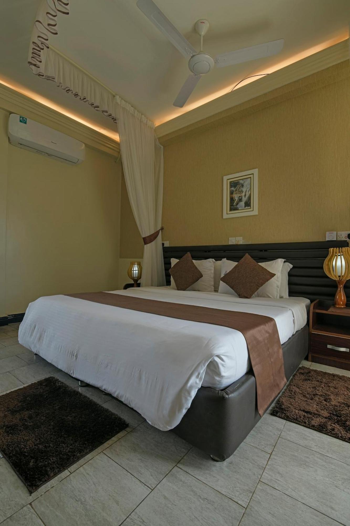 Hoima Buffalo Hotel & Business Hub Ltd 外观 照片